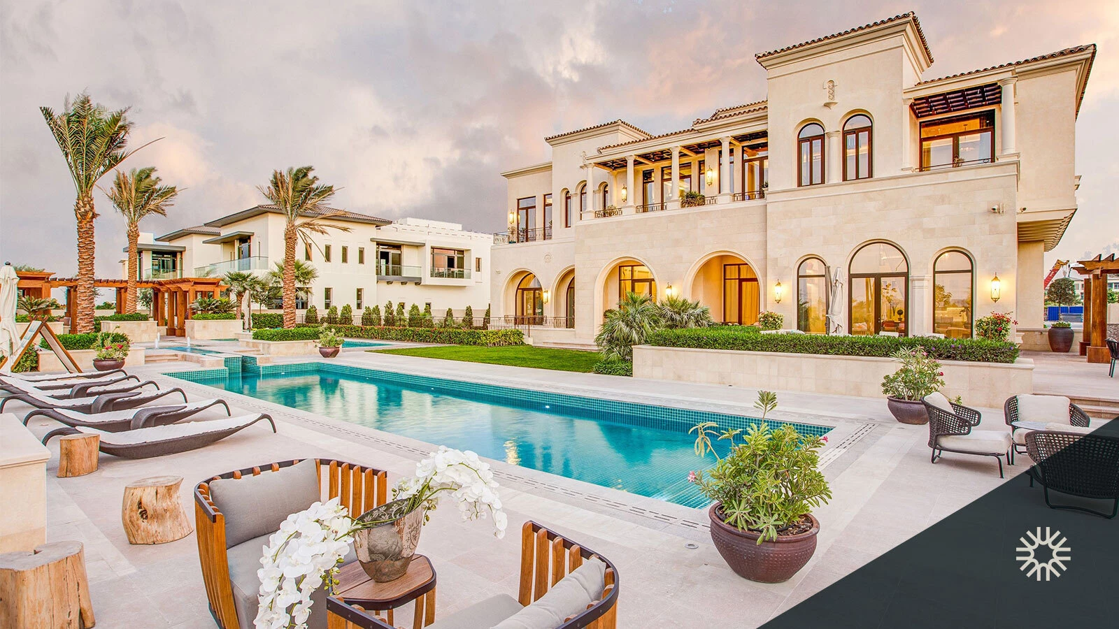 Luxury Living: Top Neighborhoods for Buying Villas in Dubai